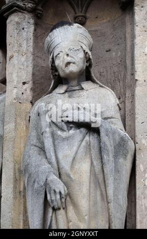 Statue de Saint Marcel sur le portail de la Saint Germain l'Auxerrois, église dans Paris, France Banque D'Images