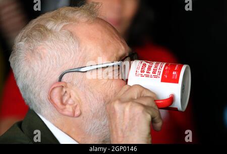 JEREMY CORBYN ASSISTE À STOP, FEU, RÉEMBAUCHE RÉUNION FRANGE, 2021 Banque D'Images