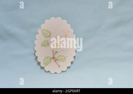 Exemple de patience nécessaire pour construire des œuvres d'art dans l'art de l'artisanat du sucre. Tout ce que vous voyez a été fait à la main. Banque D'Images