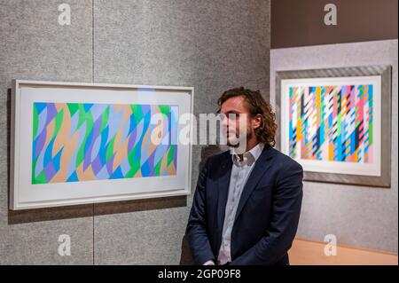 Londres, Royaume-Uni. 28 septembre 2021. Révision de janvier 10 par Bridget Riley (b 1931). Estimation: £50,000-80,000 avec New Day, £7,000-10,000 - Blazing a Trail: Modern British Women, à Bonhams New Bond Street. La vente a lieu le mercredi 29 septembre. Crédit : Guy Bell/Alay Live News Banque D'Images