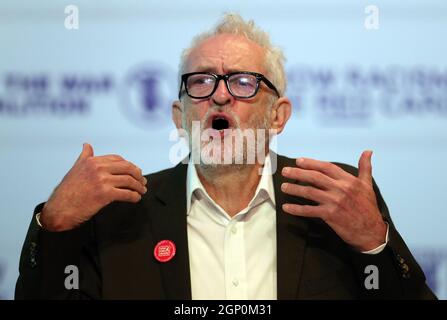 Brighton, Royaume-Uni. 28 septembre 2021. La conférence du Parti travailliste au Brighton Centre. Jeremy Corbyn assiste à Stop the War Fringe Meeting, 2021 Credit: Allstar Picture Library Ltd/Alay Live News Credit: Allstar Picture Library Ltd/Alay Live News Banque D'Images