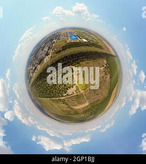 Petite planète 360-panorama de la banlieue de Tiraspol, Moldavie Banque D'Images