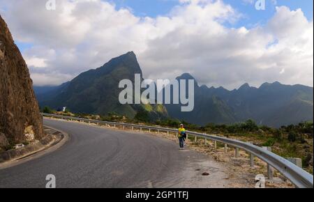 Sa Pa, Vietnam - 3 octobre 2013. Paysage de montagne de Sapa, nord-ouest du Vietnam. Sapa est une ville incroyablement pittoresque qui se trouve dans le moun de Hoang lien son Banque D'Images
