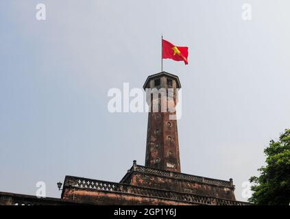 Tour du drapeau de Hanoï (Vietnam). La tour (33,4 m) est l'un des symboles de la ville, site classé au patrimoine mondial. Banque D'Images