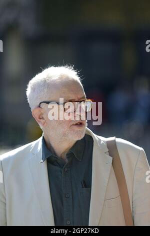 Jeremy Corbyn, député, le vendredi, pour une future manifestation environnementale sur la place du Parlement, le 2021 septembre Banque D'Images