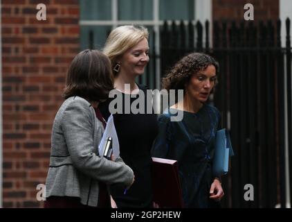 Londres, Angleterre, Royaume-Uni. 28 septembre 2021. Le secrétaire aux Affaires étrangères LIZ TRUSS arrive au 10 Downing Street. (Credit image: © Tayfun Salci/ZUMA Press Wire) Credit: ZUMA Press, Inc./Alay Live News Banque D'Images