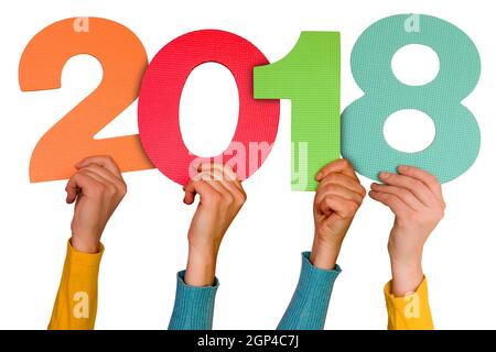 Les mains avec numéros de couleur indique l'année 2018. Isolé sur fond blanc Banque D'Images