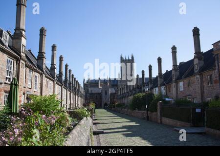 Maisons sur Vicar's Close et la cathédrale de Wells dans Somerset au Royaume-Uni Banque D'Images