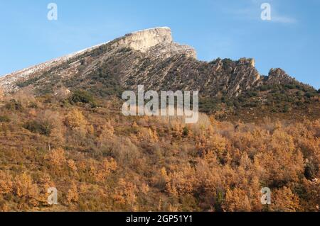 La vallée de Vio et le pic de Mondoto dans les Pyrénées. Huesca. Aragon. Espagne. Banque D'Images