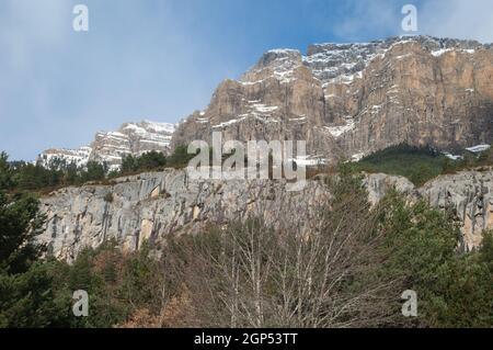 Falaise de Mondarruego dans Ordesa et le parc national de Monte Perdido. Pyrénées. Huesca. Aragon. Espagne. Banque D'Images