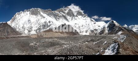 Vue panoramique sur le mont Lhotse, Lhotse Shar, Nuptse et la face rockface sud, le glacier de Lhotse et le pic de l'île (Imja tse) - Parc national de Sagarmatha - chemin vers Banque D'Images