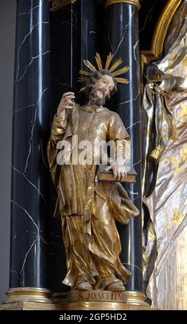 Statue de Saint Joachim sur la Vierge Marie autel dans l'église collégiale de Neumunster à Würzburg, Allemagne Banque D'Images