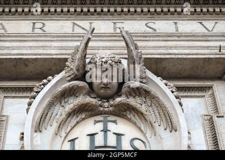 Ange sur la façade de l'église du Gesu, église mère de la Société de Jésus, Rome, Italie Banque D'Images