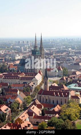 Cathédrale de l'Assomption de la Vierge Marie et église franciscaine de Saint François d'Assise sur Kaptol à Zagreb, Croatie Banque D'Images