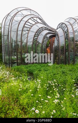 Angleterre, Hampshire, Laverton, Bombay Sapphire Gin Distillery, le Thomas Heatherwick a conçu Botanicals Hothouse Banque D'Images