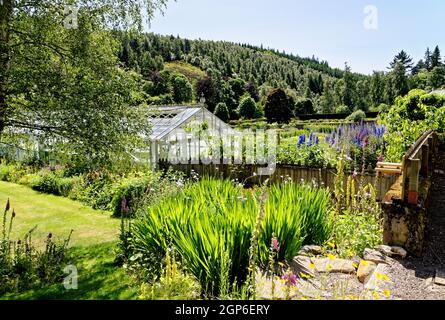 Jardin potager et maisons en verre dans le domaine du château de Balmoral, Aberdeenshire, North East Scottish Highlands Banque D'Images