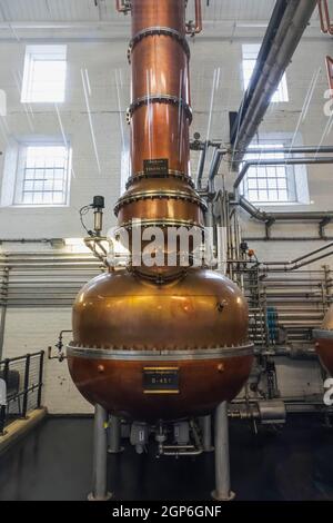 Angleterre, Hampshire, Laverton, Bombay Sapphire Gin Distillery, The Historical Copper Stills Banque D'Images