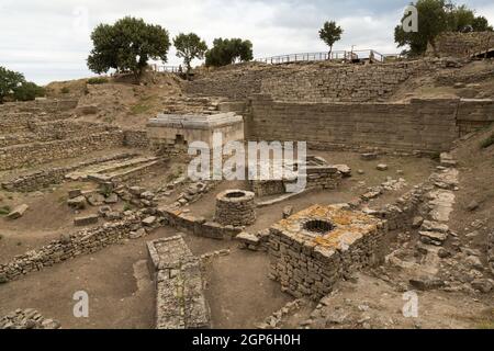 Fouilles et travaux reconstruits à l'ancienne ville de Troie, célèbre pour le légendaire cheval de Troie et la guerre, se trouve à proximité de la ville de Tevfikiye, en Turquie. Banque D'Images