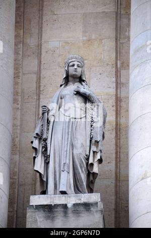 Sainte Clotilde, statue sur le portail de l'église Saint Roch à Paris, France Banque D'Images