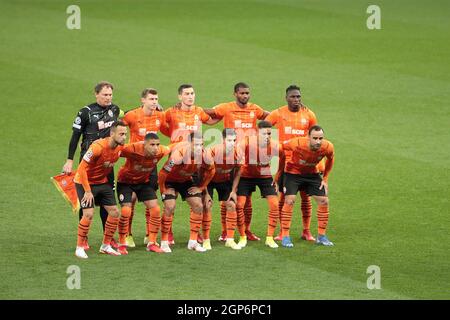 Kiev, Ukraine. 28 septembre 2021. KIEV, UKRAINE - 28 SEPTEMBRE 2021 - les joueurs du FC Shakhtar Donetsk posent pour une photo avant la Ligue des champions de l'UEFA - 2021/22 tour de 16 match contre le FC Inter Italie au NSC Olimpiyskiy, Kiev, capitale de l'Ukraine crédit: UKRINFORM/Alay Live News Banque D'Images