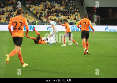 Kiev, Ukraine. 28 septembre 2021. KIEV, UKRAINE - 28 SEPTEMBRE 2021 - les joueurs sont vus en action pendant la Ligue des champions de l'UEFA - 2021/22 tour de 16 match entre le FC Shakhtar Donetsk et le FC Inter Italie au NSC Olimpiyskiy, Kiev, capitale de l'Ukraine crédit: UKRINFORM/Alay Live News Banque D'Images