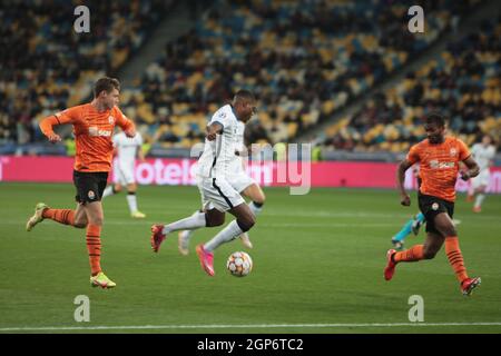 Kiev, Ukraine. 28 septembre 2021. KIEV, UKRAINE - 28 SEPTEMBRE 2021 - les joueurs sont vus en action pendant la Ligue des champions de l'UEFA - 2021/22 tour de 16 match entre le FC Shakhtar Donetsk et le FC Inter Italie au NSC Olimpiyskiy, Kiev, capitale de l'Ukraine crédit: UKRINFORM/Alay Live News Banque D'Images