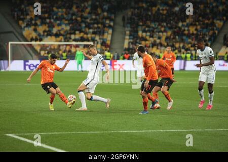 Kiev, Ukraine. 28 septembre 2021. KIEV, UKRAINE - 28 SEPTEMBRE 2021 - les joueurs sont vus en action pendant la Ligue des champions de l'UEFA - 2021/22 tour de 16 match entre le FC Shakhtar Donetsk et le FC Inter Italie au NSC Olimpiyskiy, Kiev, capitale de l'Ukraine crédit: UKRINFORM/Alay Live News Banque D'Images