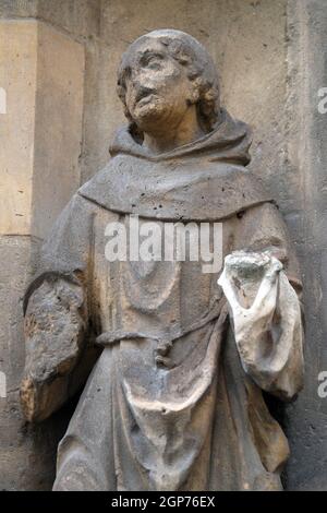 Statue de Saint sur le portail de la Saint Germain l'Auxerrois, église dans Paris, France Banque D'Images