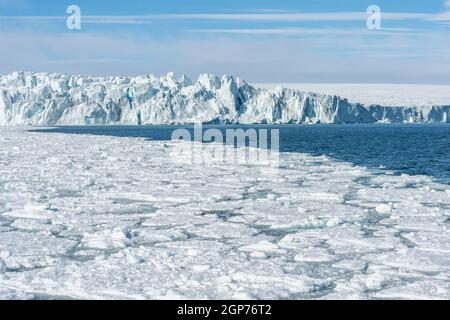 Glacier Hockstetter et glace à emporter, Bjornsundet, île de Spitsbergen, archipel de Svalbard, Norvège Banque D'Images