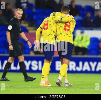 Cardiff City Stadium, Cardiff, Royaume-Uni. 28 septembre 2021. EFL Championship football, Cardiff versus West Bromwich Albion; Karlan Grant et Jake Livermore de West Bromwich Albion célèbrent après avoir été 0-2 dans la 56e matinée Credit: Action plus Sports/Alay Live News Banque D'Images