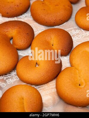 Sapienze biscuits typiquement italien avec du miel. Banque D'Images