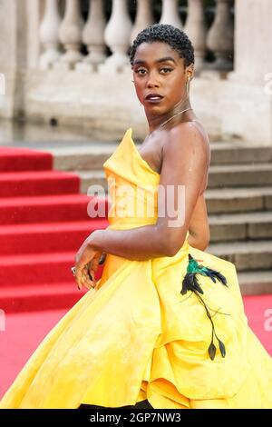 Royal Albert Hall, Londres, Royaume-Uni. 28 septembre 2021. Lashana Lynch participe à la première mondiale de No Time To Die. Photo par crédit : Julie Edwards/Alamy Live News Banque D'Images