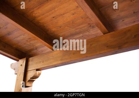 Véranda en bois vue de l'intérieur de toit isolé sur fond blanc Banque D'Images