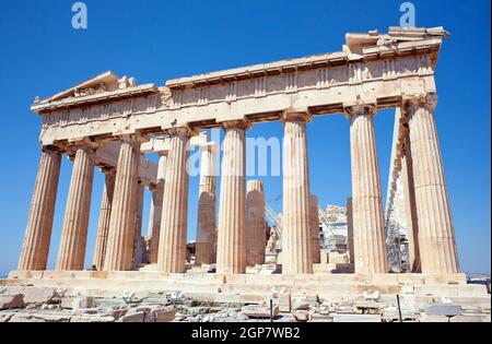 Façade du temple du Parthénon sur l'acropole d'Athènes, Grèce Banque D'Images