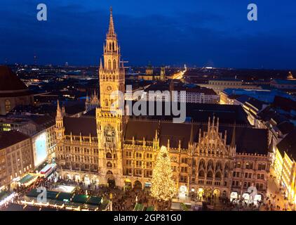 Image aérienne de Munich avec Marché de Noël, de l'Allemagne. Banque D'Images