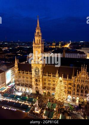 Image aérienne de Munich avec Marché de Noël, de l'Allemagne. Banque D'Images