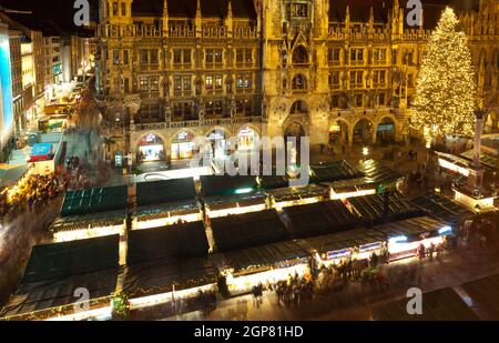 Image aérienne de Munich avec Marché de Noël, de l'Allemagne. Banque D'Images