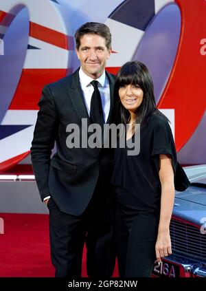 Kris Thykier et Claudia Winkleman assistent à la première mondiale de No Time To Die, au Royal Albert Hall de Londres. Date de la photo: Mardi 28 septembre 2021. Banque D'Images