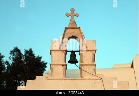 Détail de l'église traditionnelle dans le centre-ville de Mykonos, Mykonos, Grèce. Mykonos est situé dans la zone centrale de la mer Égée. Banque D'Images