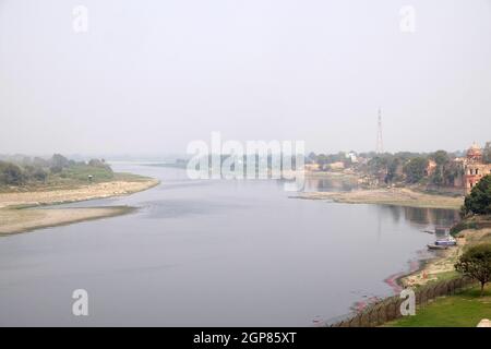 Rive de la rivière Yamuna près du Taj Mahal (couronne des palais) à Agra, Uttar Pradesh, Inde Banque D'Images