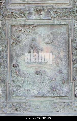 Agonie dans le jardin, œuvres de l'école de Giambologna, panneau de la porte en bronze à droite de la cathédrale Sainte Marie de l'Assomption à Pi Banque D'Images