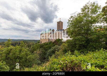 Vue panoramique sur le château de Wartburg, classé au patrimoine mondial de l'UNESCO près d'Eisenach, Thuringe Banque D'Images