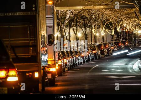 Colonne du taxi s'arrête dans l'épaule. Lieu de tournage : Sendai, préfecture de Miyagi Banque D'Images