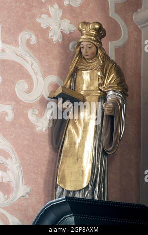 Statue de Saint Bridget de Suède sur l'autel de Saint Apollonia dans l'église Sainte Catherine d'Alexandrie à Zagreb, Croatie Banque D'Images