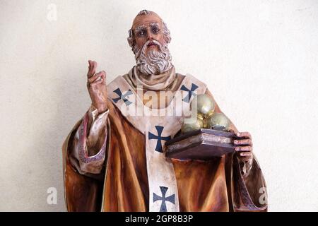 Statue de Saint-Nicolas à la cathédrale Saint-Paul de Tirana, Albanie Banque D'Images