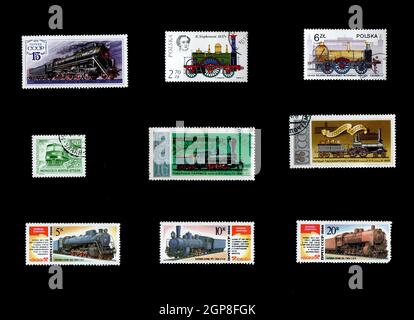 URSS - VERS 1987: Série de timbres imprimés en URSS, en Pologne et en Mongolie, montrant différents types de locomotives à vapeur et de trains. Transposor de chemin de fer d'époque Banque D'Images