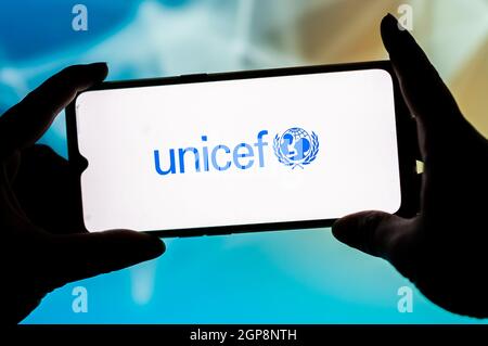 Pologne. 23 septembre 2021. Dans cette illustration, un logo UNICEF apparaît sur un smartphone. (Image de crédit : © Mateusz Slodkowski/SOPA Images via ZUMA Press Wire) Banque D'Images