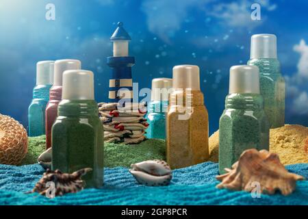 Durée de vie du sel minéral naturel aromatique en bouteilles Banque D'Images