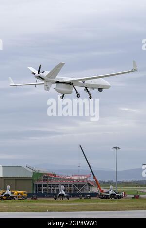 23 septembre 2021. RAF Lossiemouth, Moray, Écosse, Royaume-Uni. C'est le SkyGuardian qui est actuellement basé à RAF Lossiemouth atterrissage à la base, havi Banque D'Images