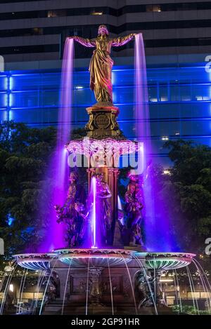 Fountain Square la nuit - Cincinnati - Ohio Banque D'Images